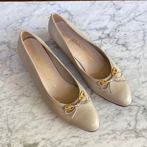 Vintage Ferragamo dress shoe 10 women light taupe